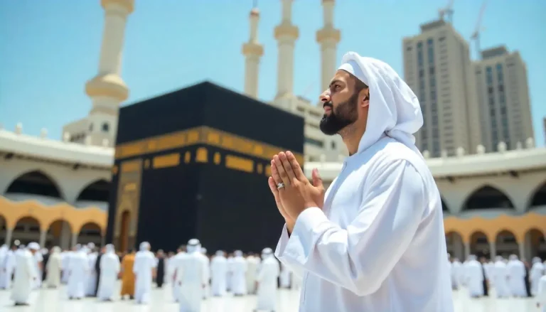 হজ পালনরত মুসলিম ব্যক্তি কাবা শরীফের সামনে দোয়া করছেন
