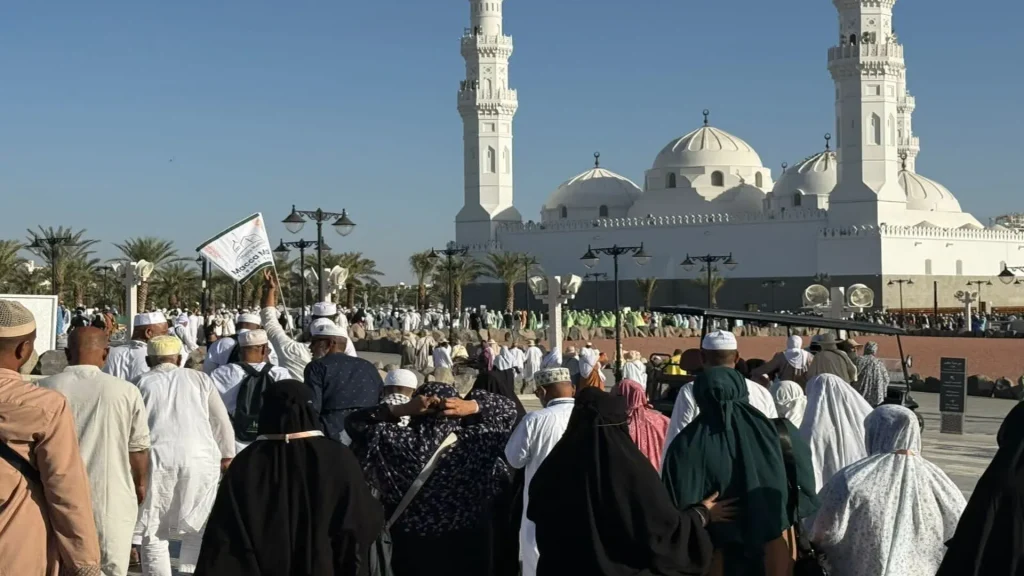 Our hajj package traveler started walking toward kaba ghor at Makka